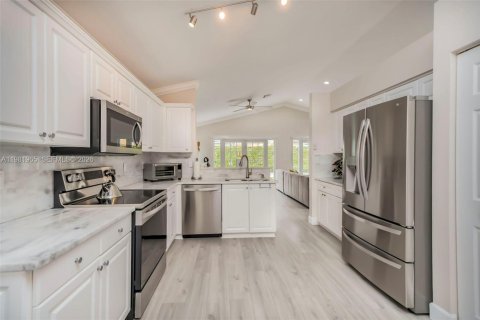 Villa ou maison à vendre à Boca Raton, Floride: 3 chambres, 179.02 m2 № 2049102 - photo 2