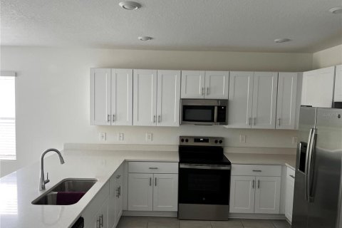 Casa en alquiler en Kissimmee, Florida, 3 dormitorios, 149.39 m2 № 1906691 - foto 4