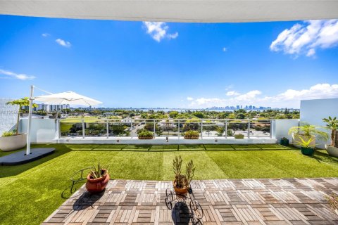 Condo in North Bay Village, Florida, 2 bedrooms  № 1962986 - photo 9