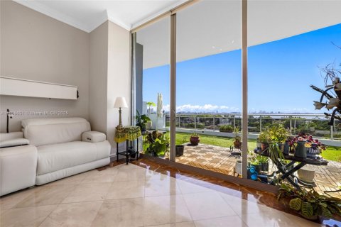 Condo in North Bay Village, Florida, 2 bedrooms  № 1962986 - photo 5