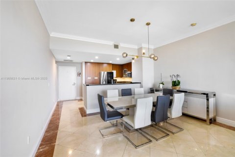 Condo in North Bay Village, Florida, 2 bedrooms  № 1962986 - photo 14