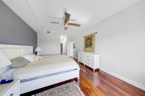 Condo in North Bay Village, Florida, 2 bedrooms  № 1962986 - photo 25