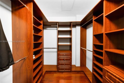 Condo in North Bay Village, Florida, 2 bedrooms  № 1962986 - photo 27