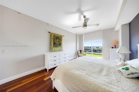 Condo in North Bay Village, Florida, 2 bedrooms  № 1962986 - photo 26