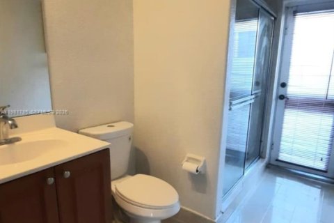 Villa ou maison à louer à Miami Lakes, Floride: 4 chambres, 295.62 m2 № 2043177 - photo 7