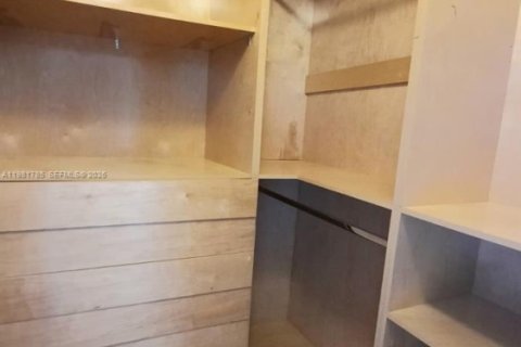 Villa ou maison à louer à Miami Lakes, Floride: 4 chambres, 295.62 m2 № 2043177 - photo 6