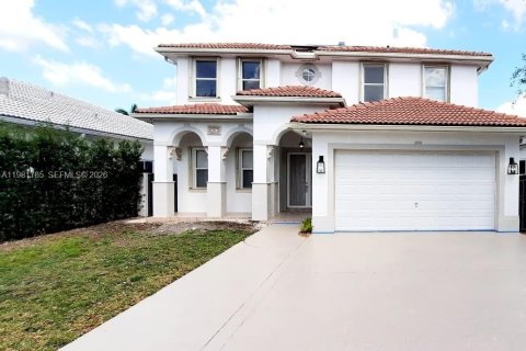 House in Miami Lakes, Florida 4 bedrooms, 295.62 sq.m. № 2043177
