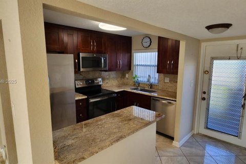 Condominio en venta en Sunrise, Florida, 2 dormitorios, 78.97 m2 № 1964415 - foto 1