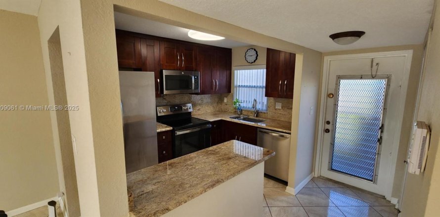 Condominio en Sunrise, Florida, 2 dormitorios  № 1964415