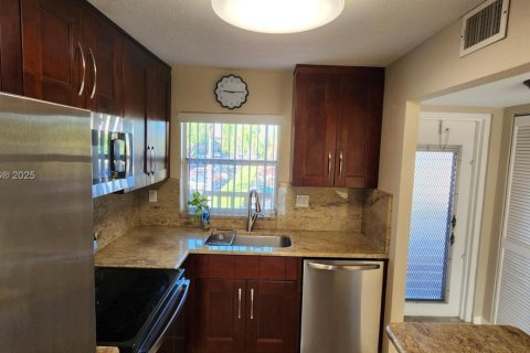Condominio en venta en Sunrise, Florida, 2 dormitorios, 78.97 m2 № 1964415 - foto 2