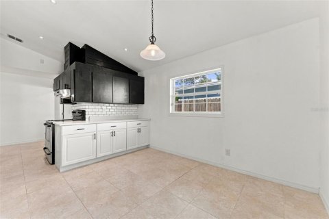 Купить виллу или дом в Сент-Питерсберг, Флорида 3 комнаты, 129.6м2, № 2424001 - фото 11