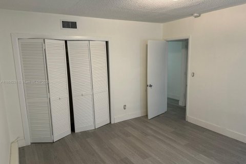 Condominio en venta en Miami Beach, Florida, 1 dormitorio, 55.74 m2 № 2035405 - foto 11