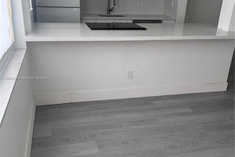 Condominio en venta en Miami Beach, Florida, 1 dormitorio, 55.74 m2 № 2035405 - foto 3