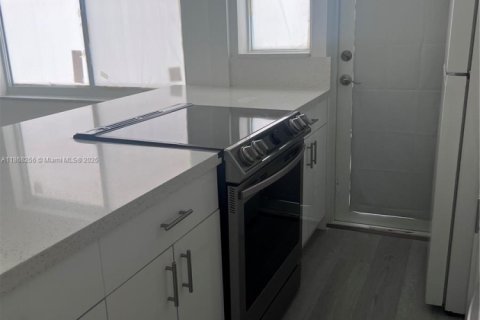 Condominio en venta en Miami Beach, Florida, 1 dormitorio, 55.74 m2 № 2035405 - foto 5