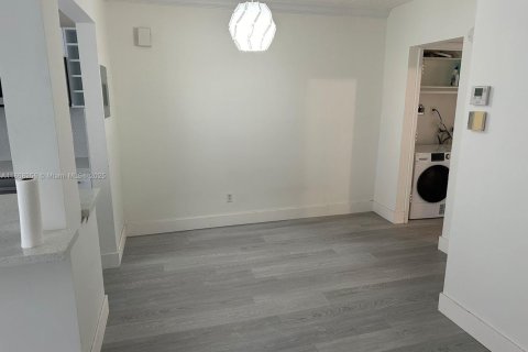 Condominio en venta en Miami Beach, Florida, 1 dormitorio, 55.74 m2 № 2035405 - foto 12