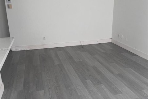 Condominio en venta en Miami Beach, Florida, 1 dormitorio, 55.74 m2 № 2035405 - foto 17