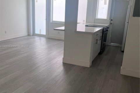 Condominio en venta en Miami Beach, Florida, 1 dormitorio, 55.74 m2 № 2035405 - foto 16