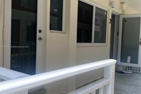 Condominio en Miami Beach, Florida, 1 dormitorio  № 2035405