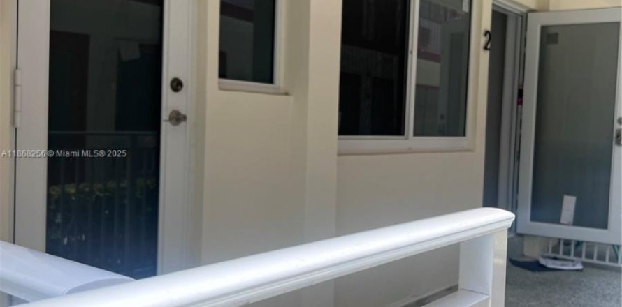 Condominio en Miami Beach, Florida, 1 dormitorio № 2035405