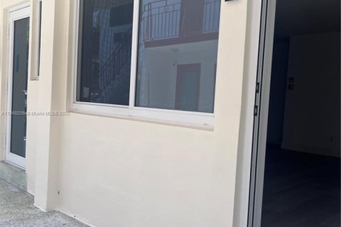 Condominio en venta en Miami Beach, Florida, 1 dormitorio, 55.74 m2 № 2035405 - foto 2