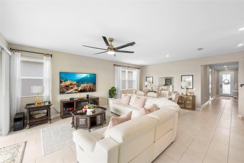 House in Lake Wales, Florida 4 bedrooms, 192.77 sq.m. № 2232385 - photo 6