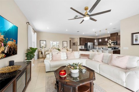 House in Lake Wales, Florida 4 bedrooms, 192.77 sq.m. № 2232385 - photo 4