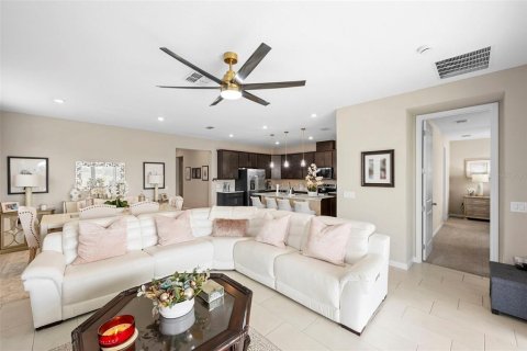 House in Lake Wales, Florida 4 bedrooms, 192.77 sq.m. № 2232385 - photo 2