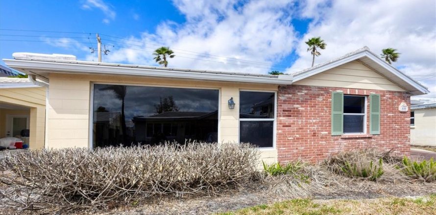 House in Sarasota, Florida 2 bedrooms, 99.22 sq.m. № 1518284