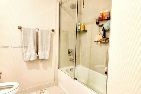 Copropriété à vendre à Doral, Floride: 3 chambres, 123.93 m2 № 1764885 - photo 17