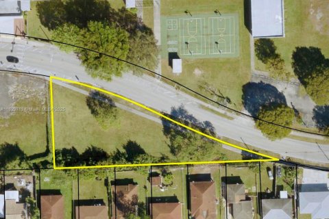 Propiedad comercial en Miami, Florida № 2035742