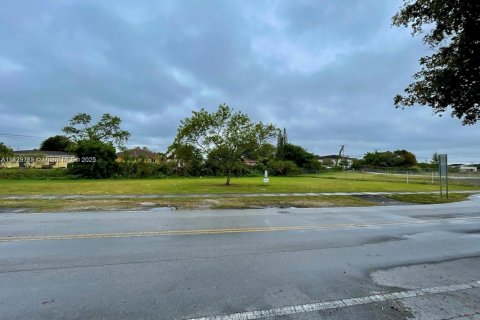 Immobilier commercial à vendre à Miami, Floride № 2035742 - photo 2