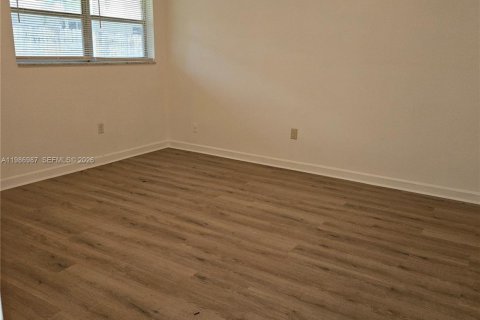 Casa en alquiler en Hallandale Beach, Florida, 3 dormitorios, 212.47 m2 № 2044993 - foto 5