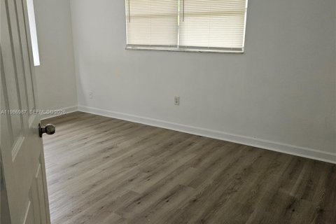 Casa en alquiler en Hallandale Beach, Florida, 3 dormitorios, 212.47 m2 № 2044993 - foto 7