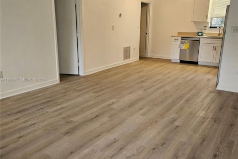 Casa en alquiler en Hallandale Beach, Florida, 3 dormitorios, 212.47 m2 № 2044993 - foto 2