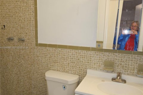 Casa en alquiler en Hallandale Beach, Florida, 3 dormitorios, 212.47 m2 № 2044993 - foto 6