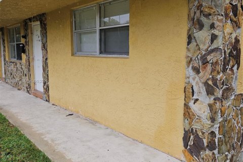 Casa en alquiler en Hallandale Beach, Florida, 3 dormitorios, 212.47 m2 № 2044993 - foto 9