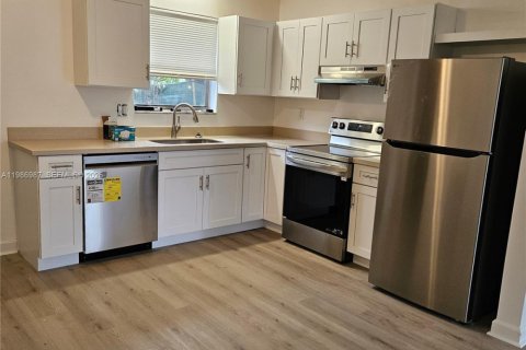 Casa en Hallandale Beach, Florida 3 dormitorios, 212.47 m2 № 2044993