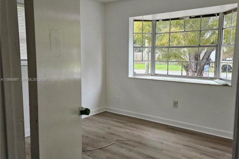 Casa en alquiler en Hallandale Beach, Florida, 3 dormitorios, 212.47 m2 № 2044993 - foto 12
