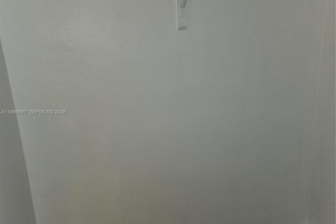 Casa en alquiler en Hallandale Beach, Florida, 3 dormitorios, 212.47 m2 № 2044993 - foto 8