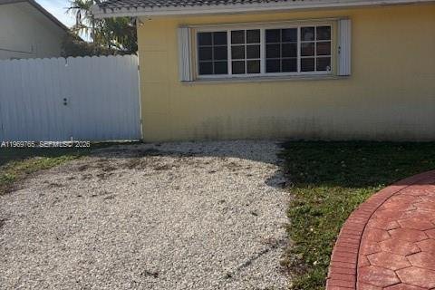 Commercial property in Miami, Florida 1 bedroom, 46.45 sq.m. № 2031014 - photo 18