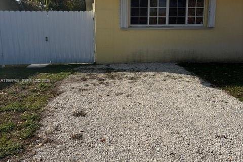 Commercial property in Miami, Florida 1 bedroom, 46.45 sq.m. № 2031014 - photo 16