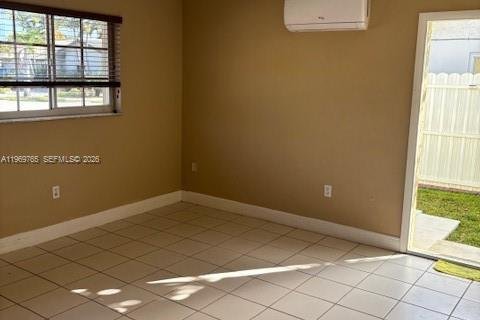 Commercial property in Miami, Florida 1 bedroom, 46.45 sq.m. № 2031014 - photo 7