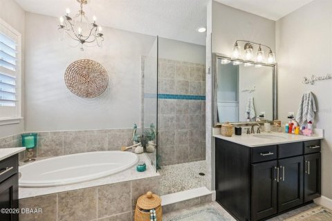 House in Port Orange, Florida 4 bedrooms, 251.49 sq.m. № 2207487 - photo 19
