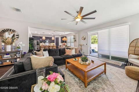 House in Port Orange, Florida 4 bedrooms, 251.49 sq.m. № 2207487 - photo 8
