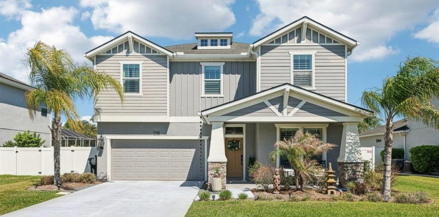 House in Port Orange, Florida 4 bedrooms, 251.49 sq.m. № 2207487