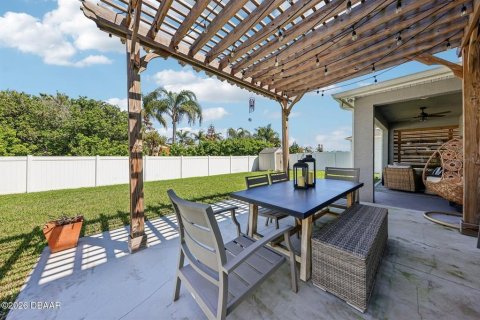 House in Port Orange, Florida 4 bedrooms, 251.49 sq.m. № 2207487 - photo 23