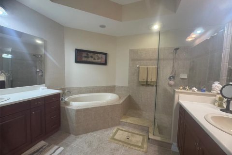 Condo in Punta Gorda, Florida, 2 bedrooms № 2200267 - photo 28