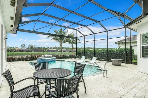 House in Bonita Springs, Florida 3 bedrooms, 311.59 sq.m. № 1931537 - photo 2