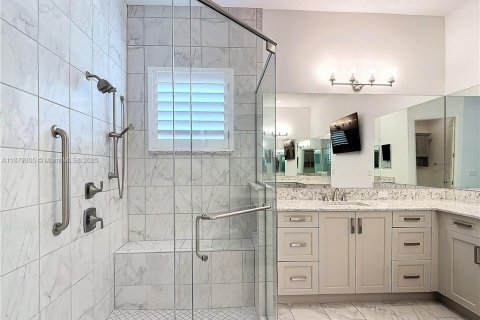 House in Bonita Springs, Florida 3 bedrooms, 311.59 sq.m. № 1931537 - photo 24