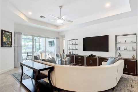 House in Bonita Springs, Florida 3 bedrooms, 311.59 sq.m. № 1931537 - photo 14